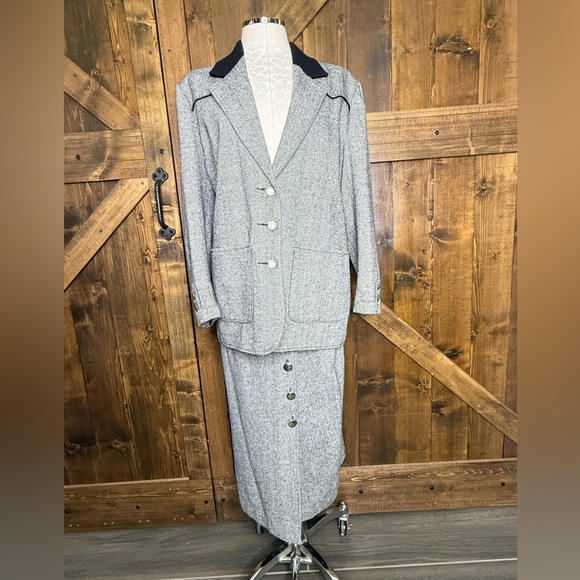 Pioneer Wear Jackets & Blazers - Vintage Pioneer Wear Gray & Black Wool Blend Tweed Woman Jacket L Skirt 14 Suit